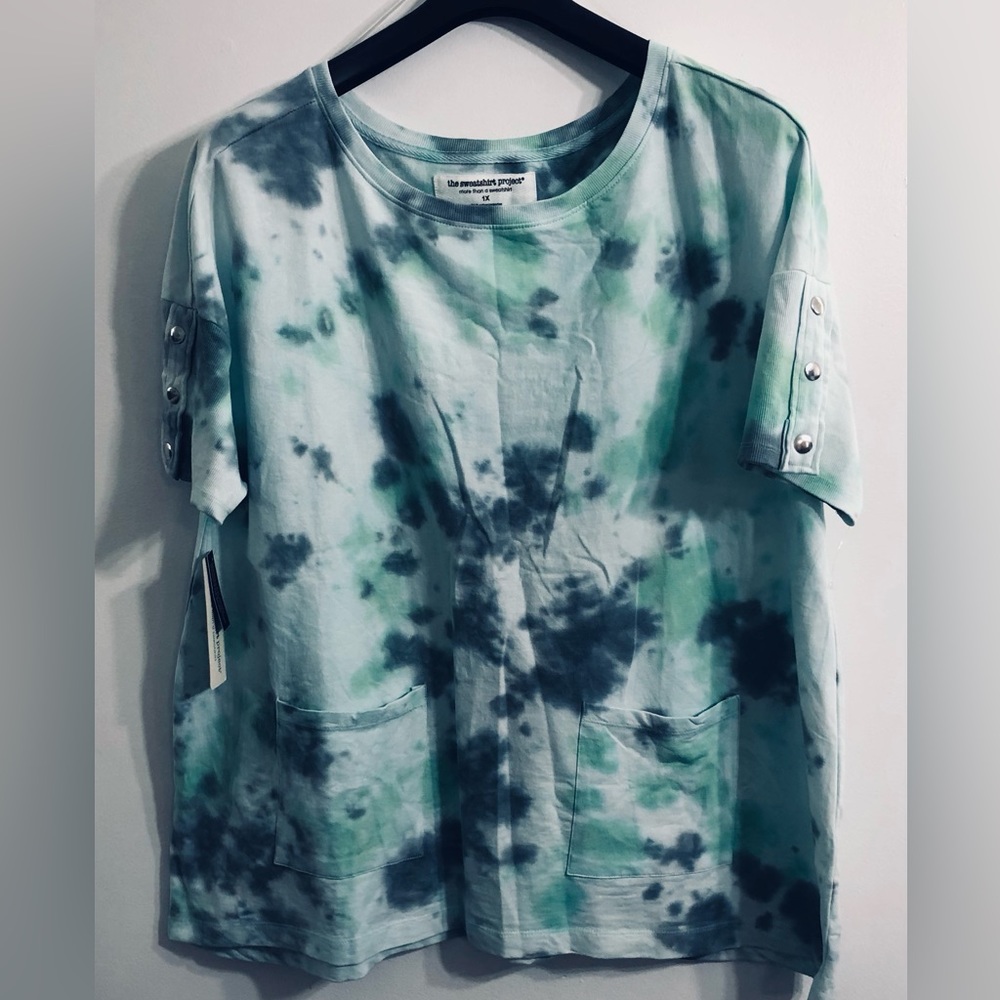 Women’s Top tie dye French Terry two front square pockets short sleeves. Plus 1X